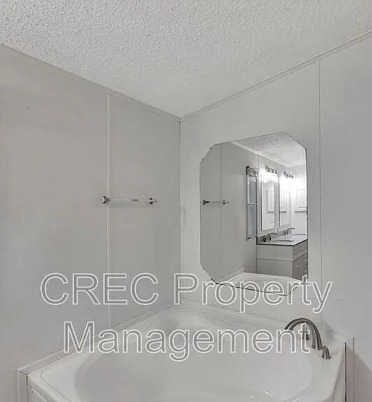 405 Vine St — Photo 14