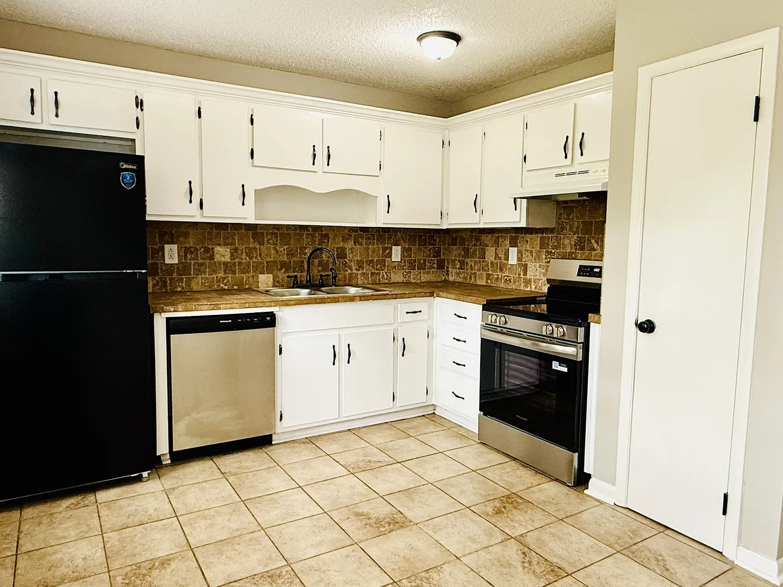 2432 Yorkshire Dr Sw - 1 — Photo 2
