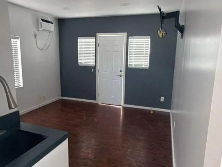 4052 La Salle Ave #7 — Photo 5