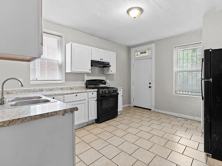 2833 Miami St — Photo 23
