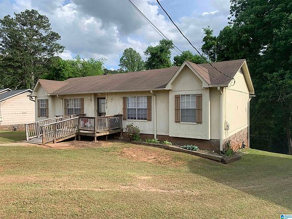 3rd image of 2416 Cove Cir NE