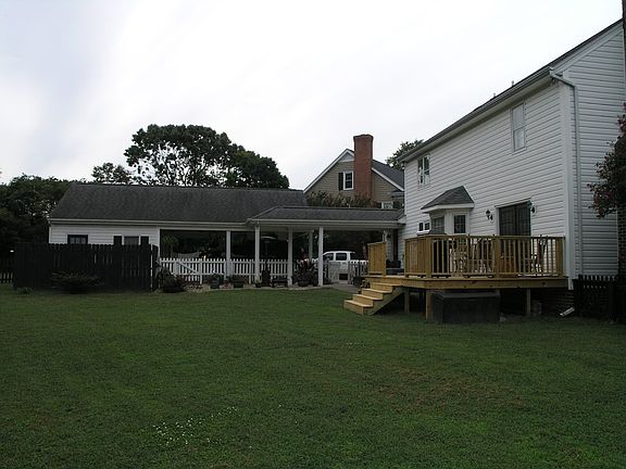 3rd image of 109 Live Oak Pl
