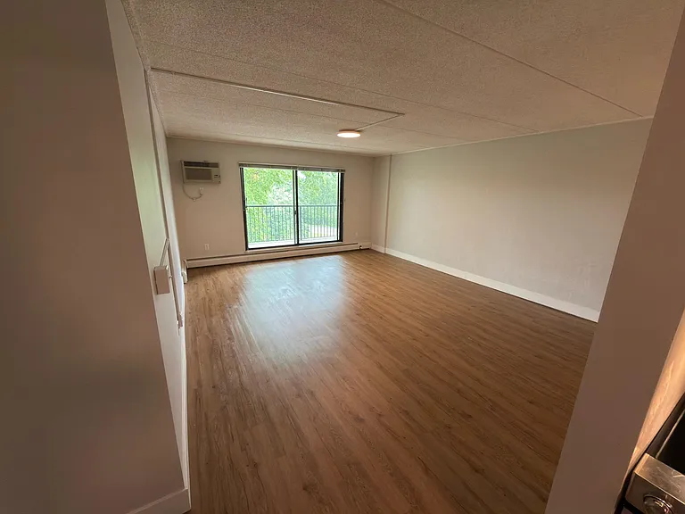 10501 Cedar Lake Rd #511 — Photo 4