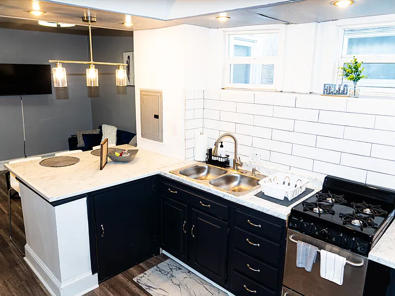 5021 Race St — Photo 10