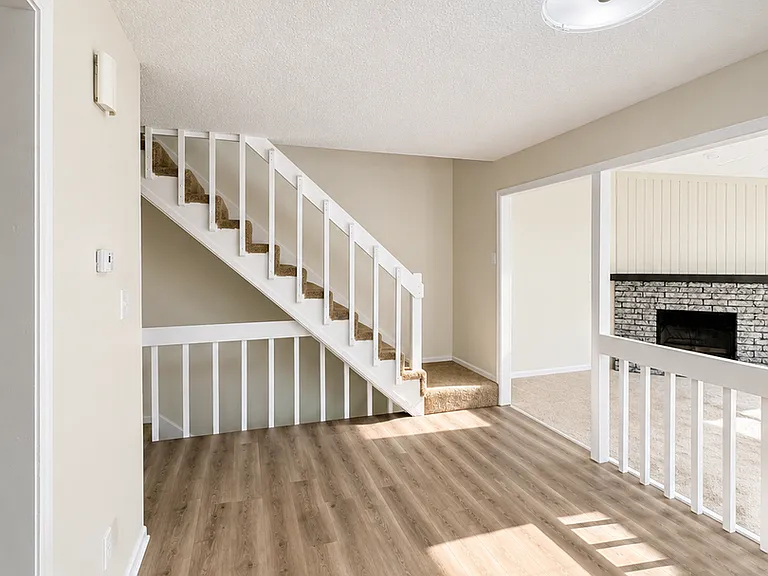 324 NE Cedar Ct — Photo 4