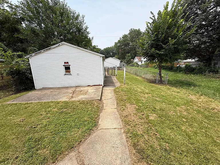 2051 N Main St — Photo 14