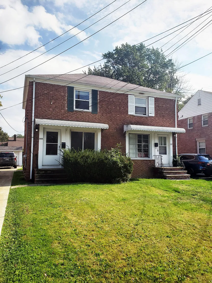 355 E 250th St photo 1