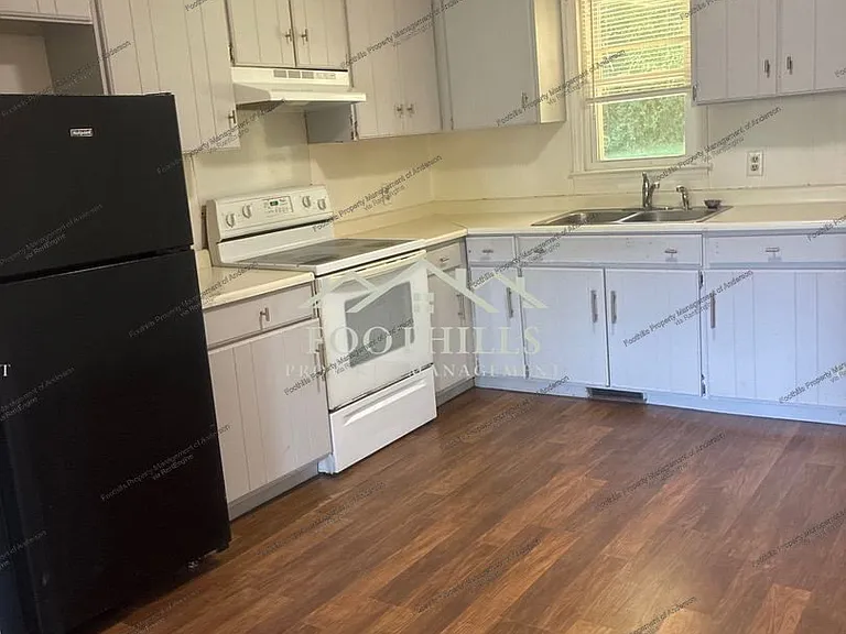 202 Kennemore St #8 — Photo 3