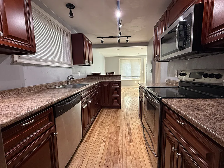 14 Green St — Photo 4