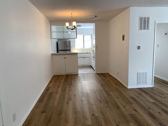 3rd image of 906 9th St #5