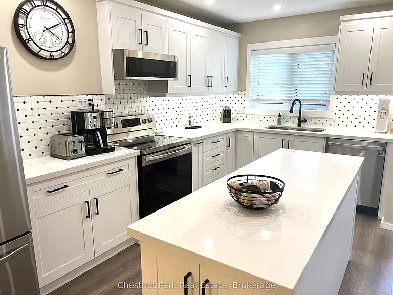 550 Oxbow Cres — Photo 4