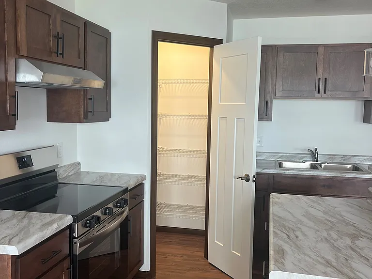10 Lake Ln — Photo 5