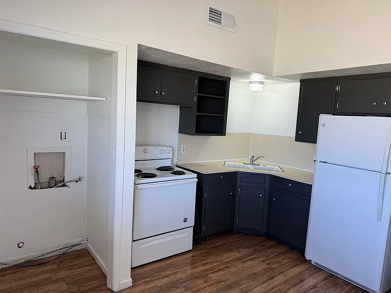 1313 Calaveras St #A — Photo 7