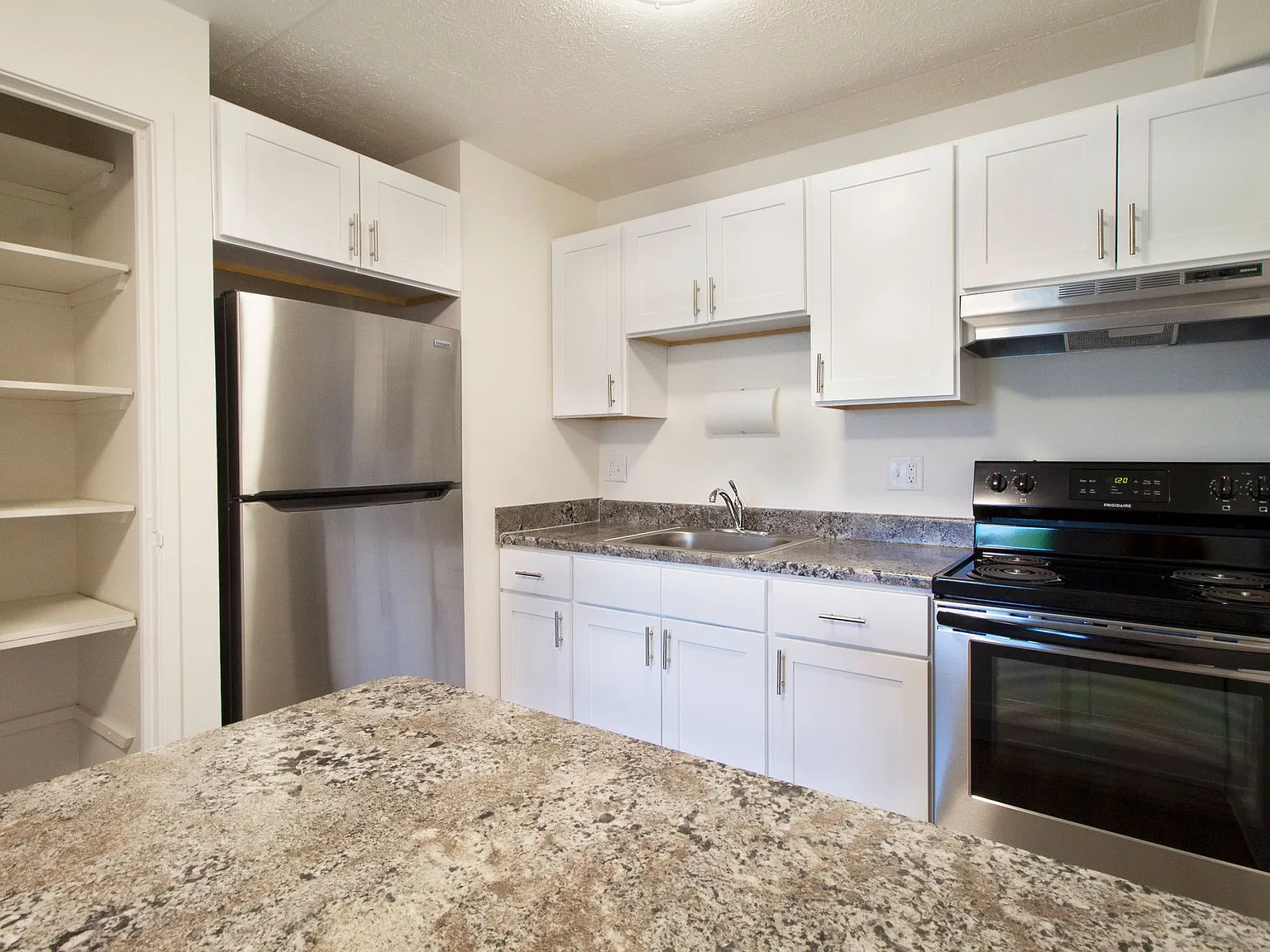 Oxford Park Towers of Berkley Senior Community — Photo 2
