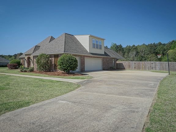 3rd image of 210 Meadowlands Dr