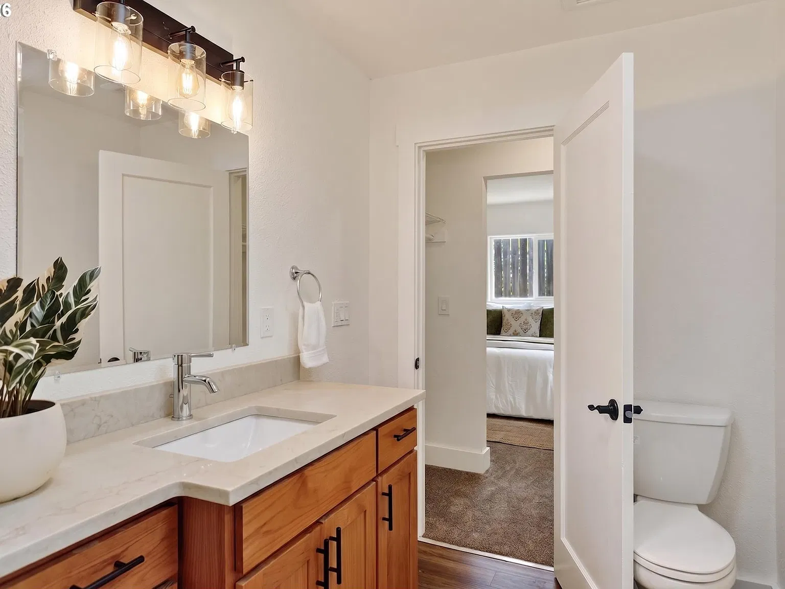 3 bed, 1277 sqft, $2,695 — Photo 3