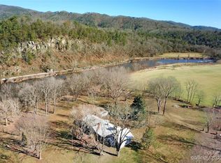11 Crossing Ln, Hot Springs, NC 28743