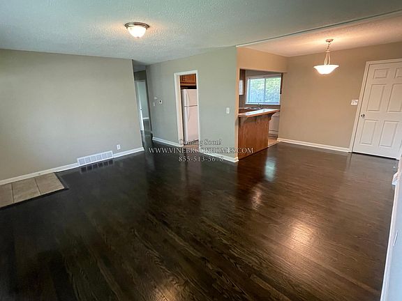 3rd image of 7909 E 90th Ter