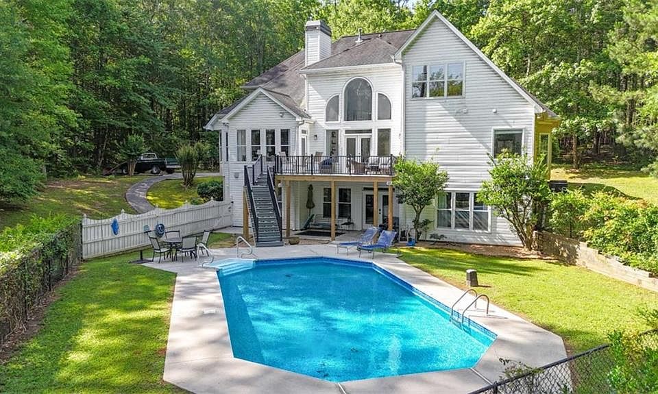 1st image of 551 Lees Mill Rd