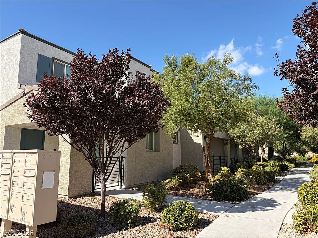 3 bed, 2.5 bath, 1156 sqft, $1,750 — Photo 2