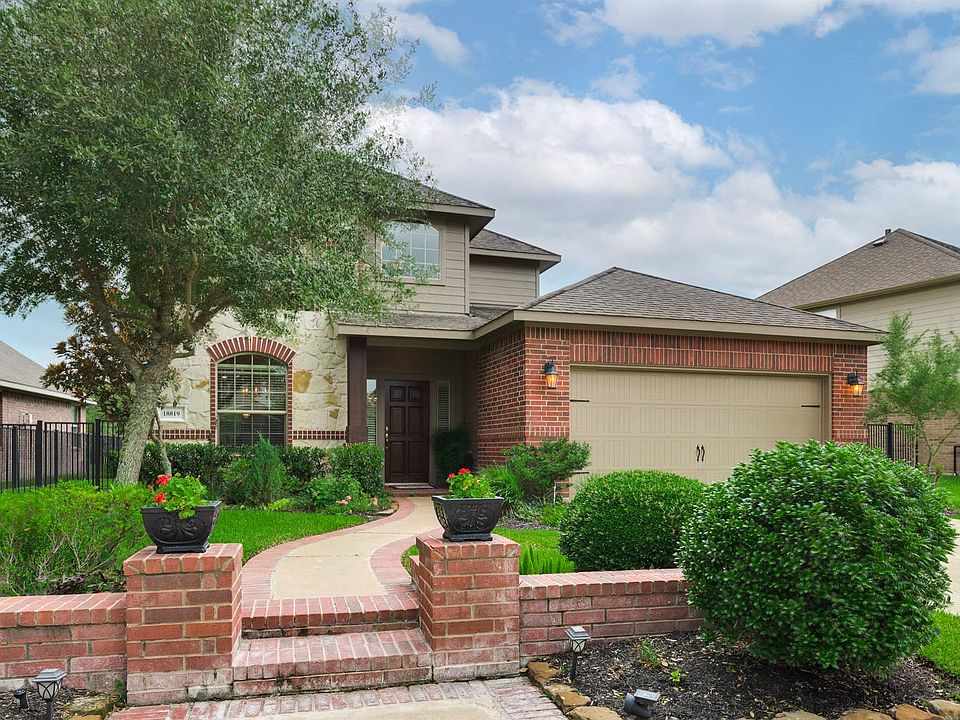 1st image of 18819 Cove Mill Ln
