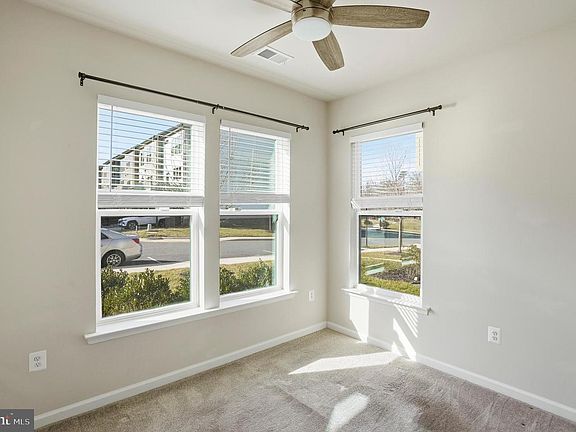 5th image of 211 Narrowleaf Way