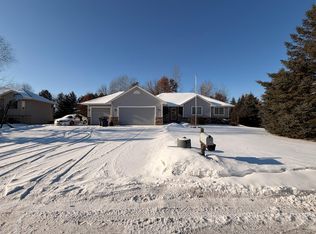 38634 Henna Cir, North Branch, MN 55056