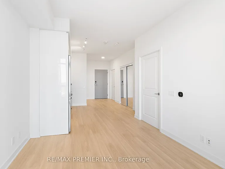 30 Upper Mall Way #909 — Photo 23