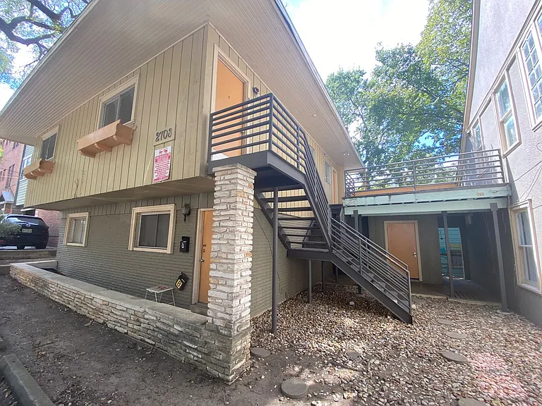 2708 Salado St #B — Photo 16