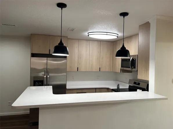 4910 Pleasant St Unit 2, West Des Moines, IA 50266