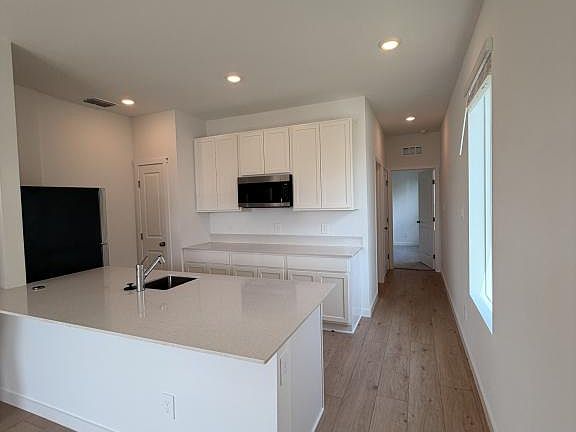 2nd image of 5075 Loggia Ln #B