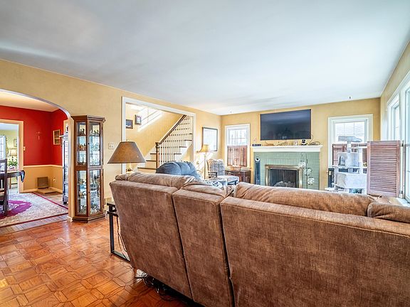 4th image of 3218 Eastbrook Dr