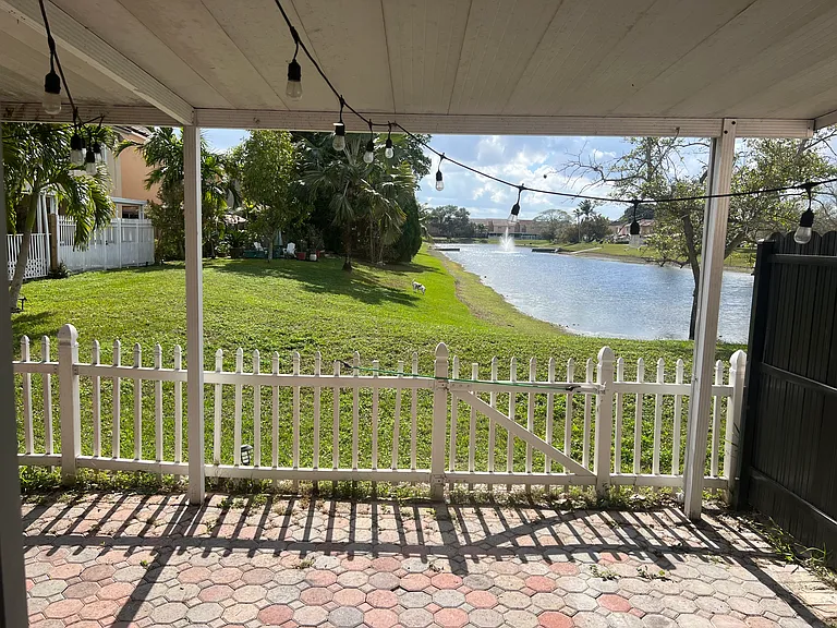 15330 SW 36th Ter — Photo 8