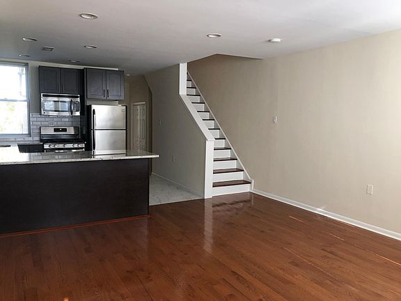 4th image of 2215 Saint Albans St #2