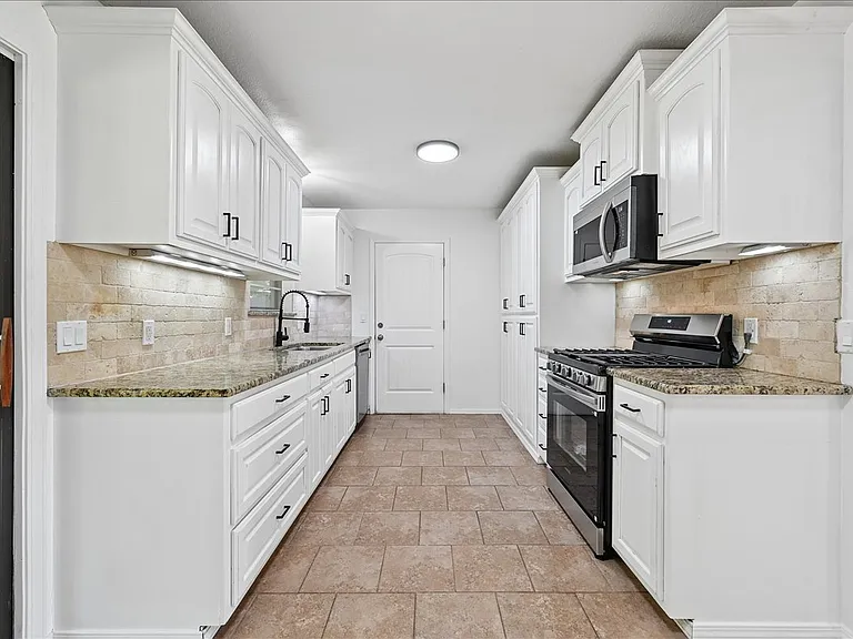 1224 S Broadway St — Photo 8