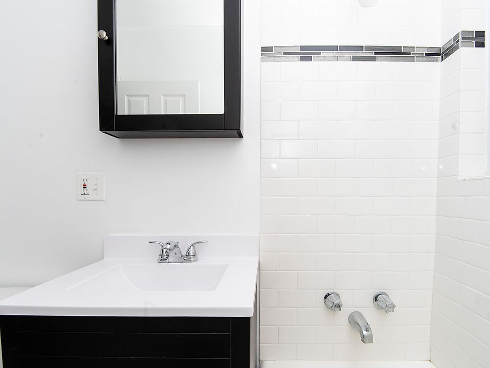 1st image of 3345 N Marshfield Ave #46