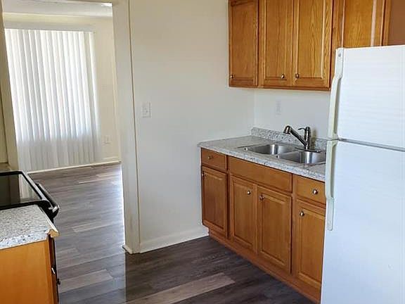 3rd image of 1884 Lakeview Dr #2