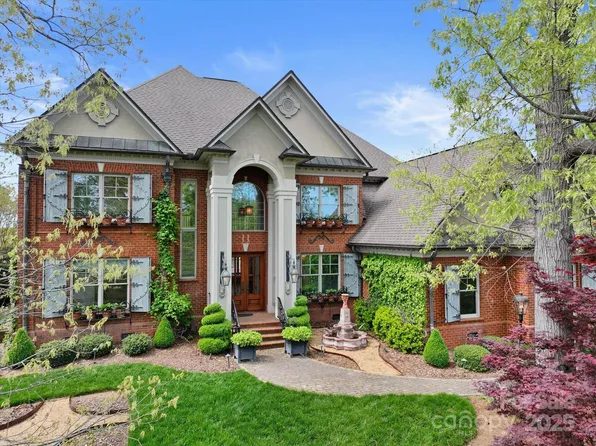 4465 3rd St NW, Hickory, NC 28601