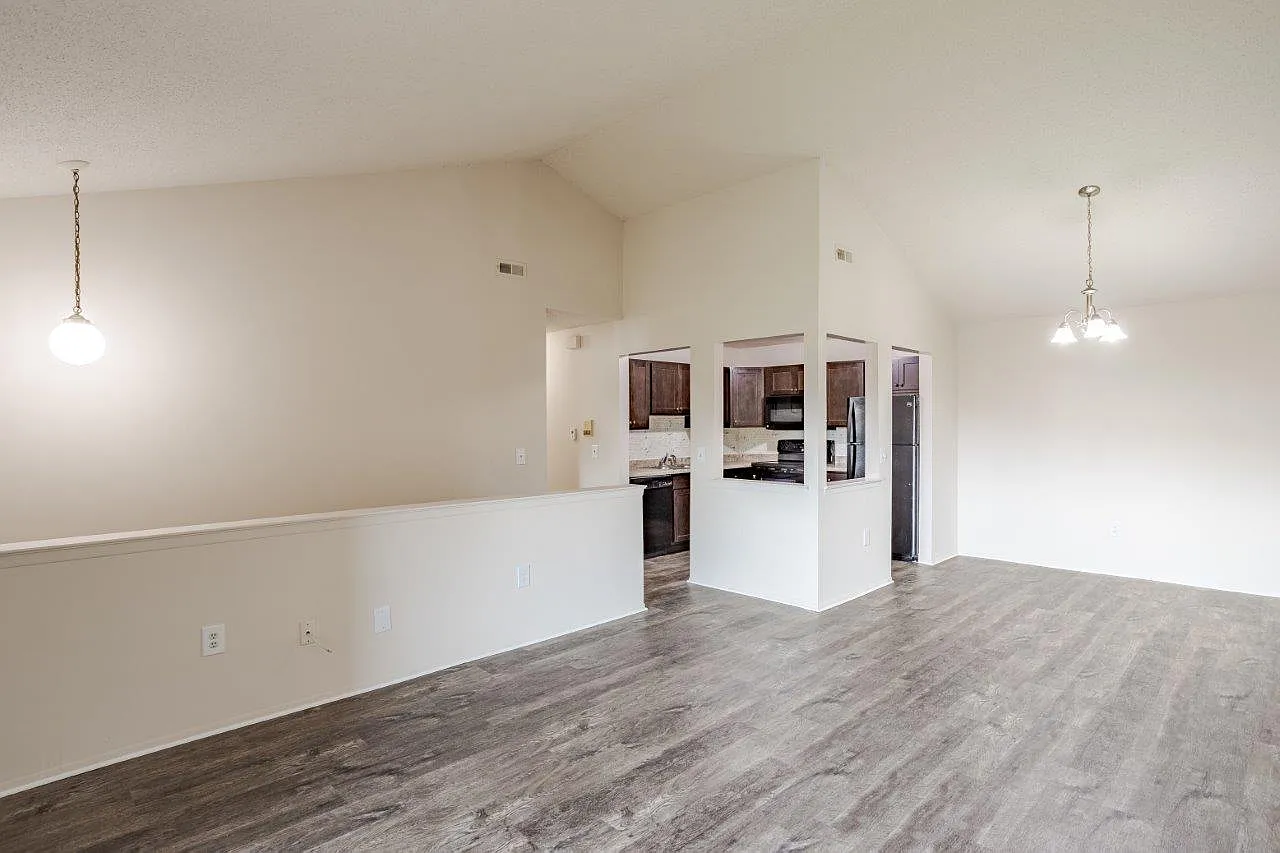 Pavilion Court Apartment Homes — Photo 3