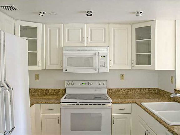 3rd image of 635 Euclid Ave APT 116