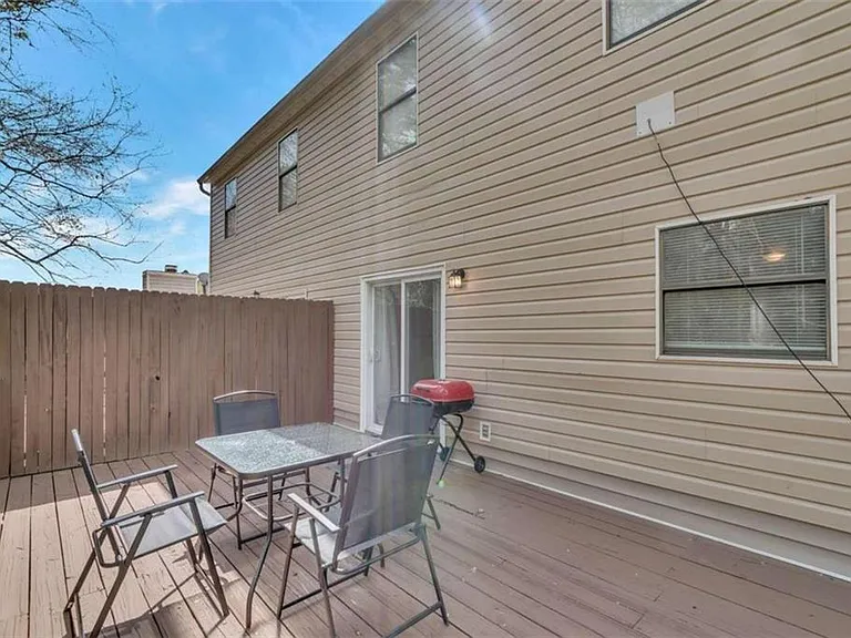 2099 Valley Oaks Dr SE — Photo 12