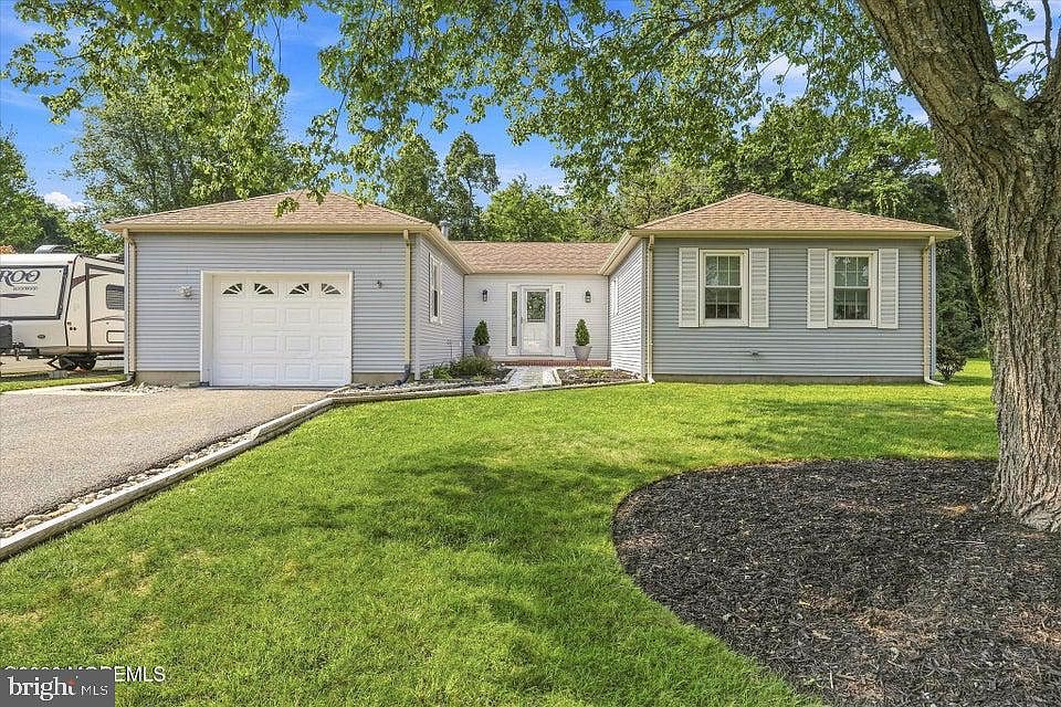 1st image of 113 Driftwood Ln