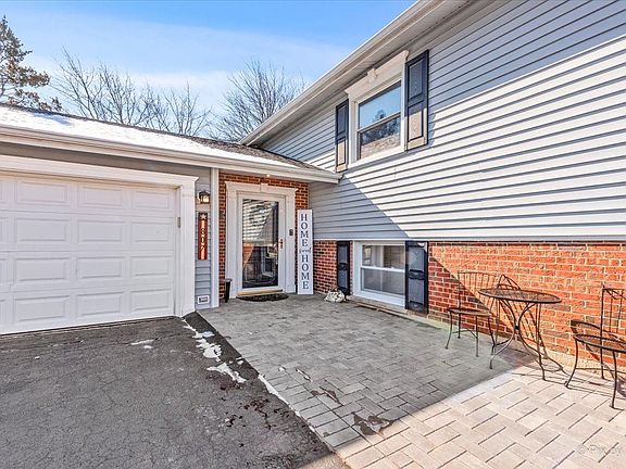 2nd image of 807 W Hackberry Dr