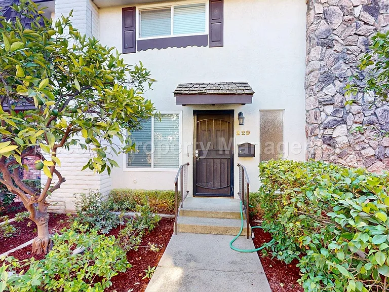 229 Starr Ave — Photo 1