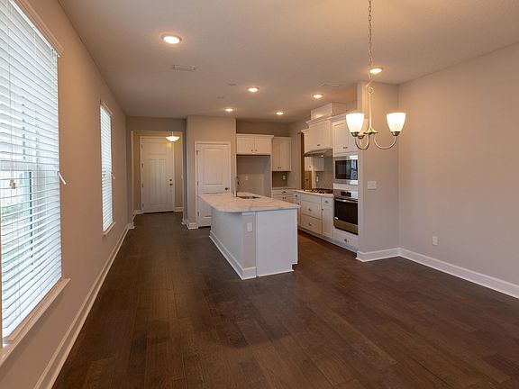 3rd image of 28 Foxcross Ave