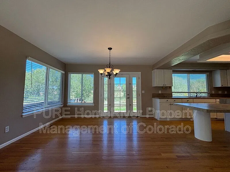3 bed, 3.5 bath, 2105 sqft, $3,050 — Photo 4
