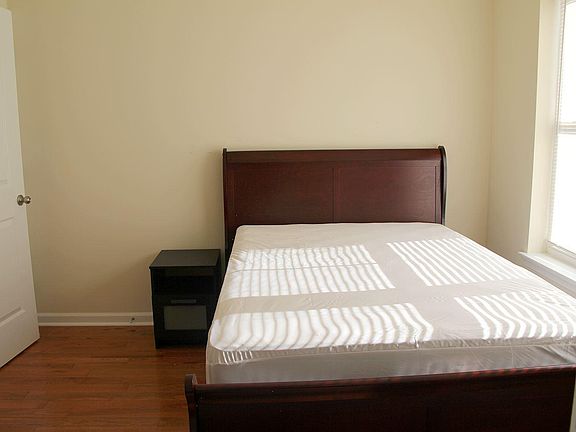 5th image of 321 N 40th St APT 3