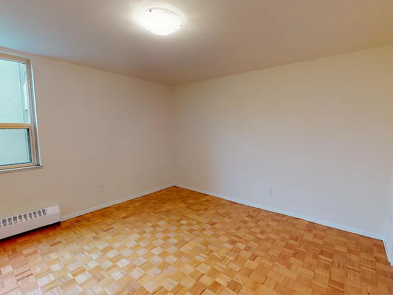 7471 Yonge St — Photo 18