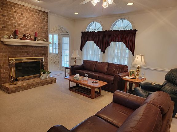 5th image of 304 Pointe Dr