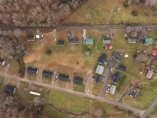 12 Emery Dr, Scottsville, KY 42164